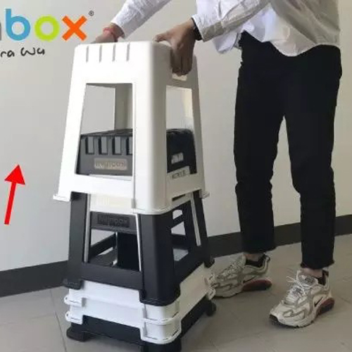 積み重ねたステップスツールを簡単に取り外すことができます。\n※本商品はOD色です。
