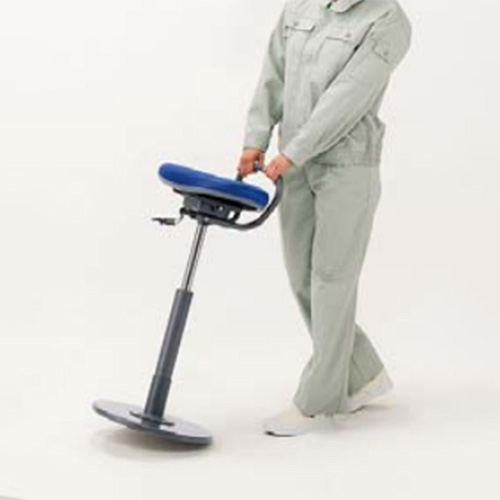 移動には背の取っ手を使用