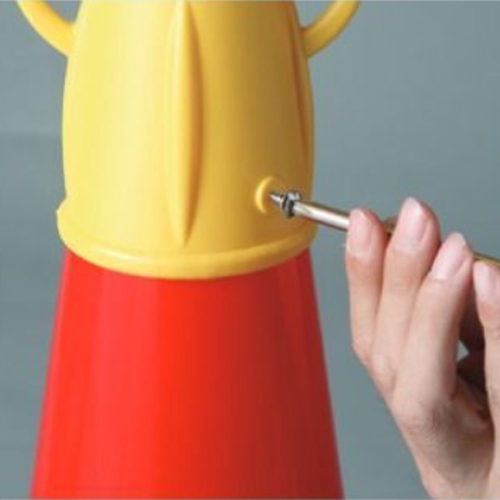 ネジで取付簡単\n※コーンは別売です。