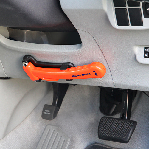 面ファスナーを使用しハンマーホルダーを固定することにより車内に常備しておくことが可能