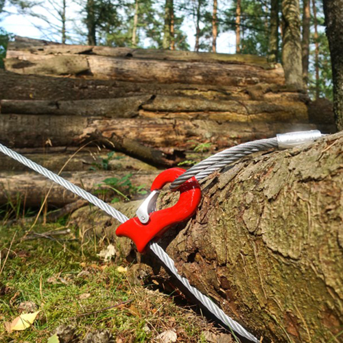 木に直接取り付けて、引っ張るために使用されます。