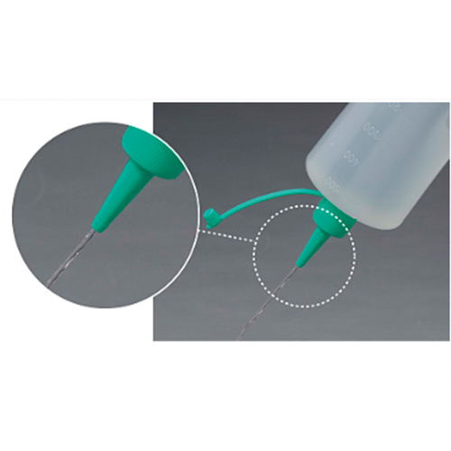 ポリエチレン製で、ボトルを絞ると液が出ます。