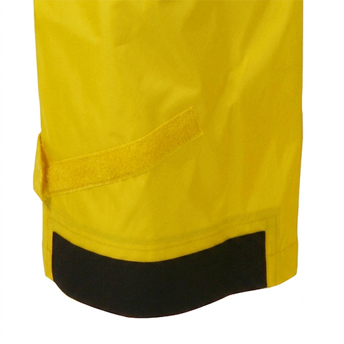 かかと部分は摩擦に強い生地で補強