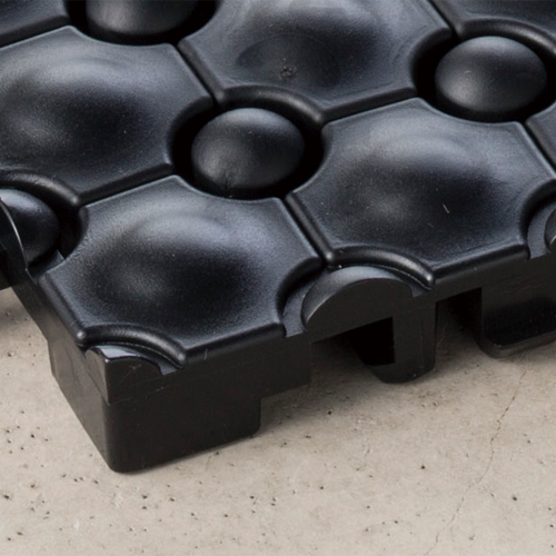 約17.5mmの厚みで、驚きの底冷え防止効果