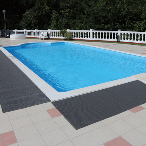 足元のすべり止めに最適です。