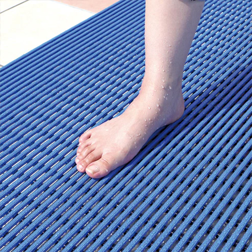 高耐久で表面はソフトな感触で素足にやさしいです。