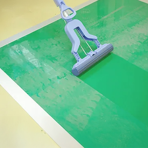汚れによって粘着力が低下したときは、専用洗剤または水でマットの表面を拭くことで汚れがキレイに落ち、粘着力が復元して繰り返しお使いいただけます。