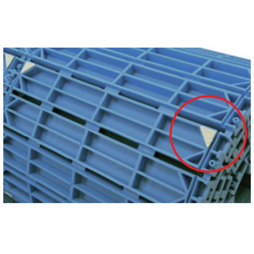 裏面にはエラストマー樹脂による滑り止め加工を施しています。