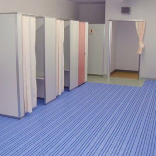 床に馴染みやすく、水切れに優れています。