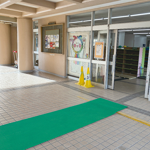 下駄箱、お風呂場、プールサイド、ベランダやテラスなどに最適