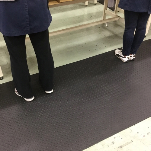 作業者の疲労軽減や、落下物の損傷防止に