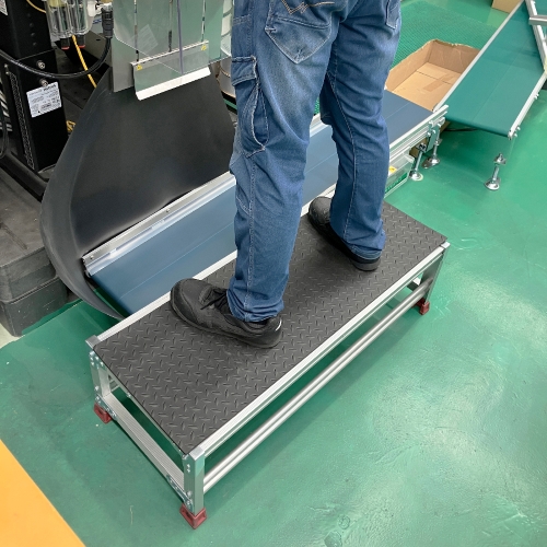 摩耗に強く表面が縞鋼板柄のため、滑り止め効果が抜群