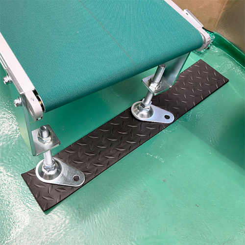 摩耗に強く表面が縞鋼板柄のため、滑り止め効果が抜群